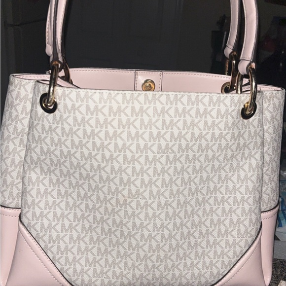 Michael Kors Signature Pink and Cream Shoulder Bag & Wrislet Wallet - Picture 6 of 10